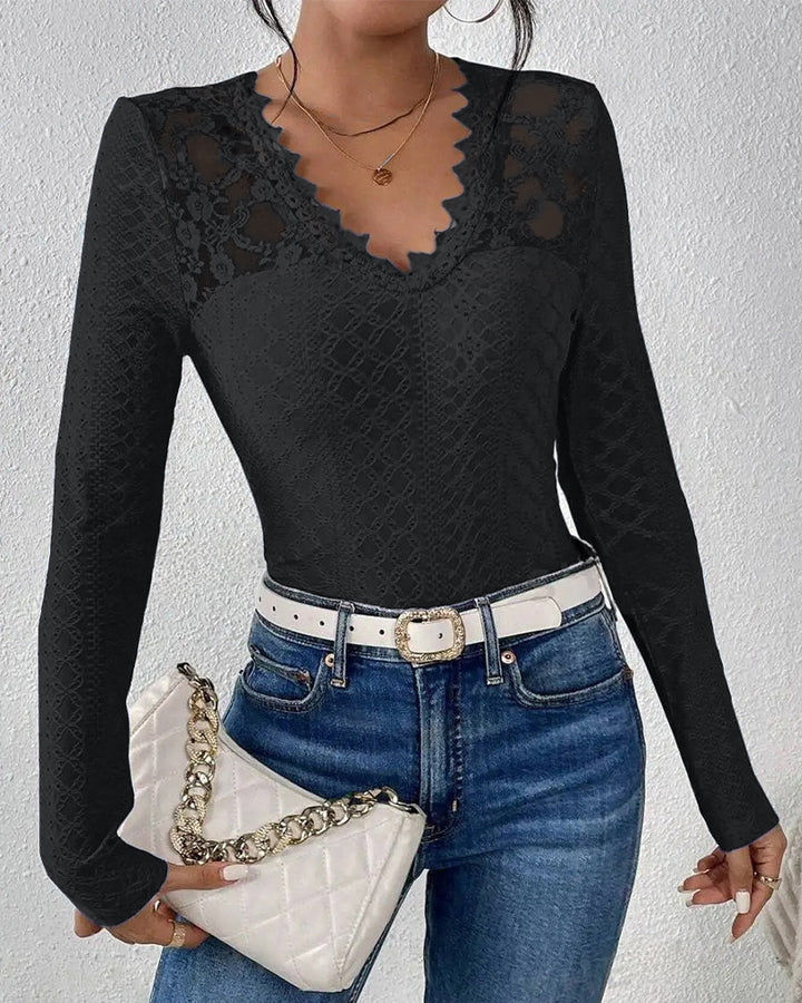 Ladies form-fitting lace long-sleeve shirt with jagged V-neck Mune Fashion