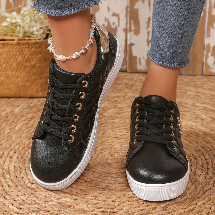Women's fashionable sneakers with quilted pattern and elegant details Mune Fashion