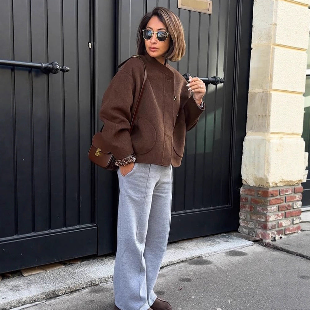 Women's short jacket made of wool blend in boxy cut with minimalist round neckline Mune Fashion