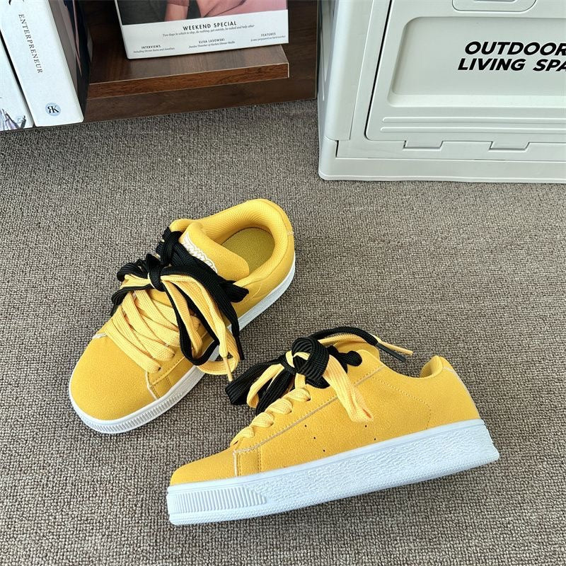 Women's retro-style sneakers with padded tongue and breathable upper material Mune Fashion