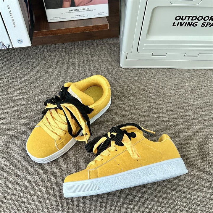 Women's retro-style sneakers with padded tongue and breathable upper material Mune Fashion