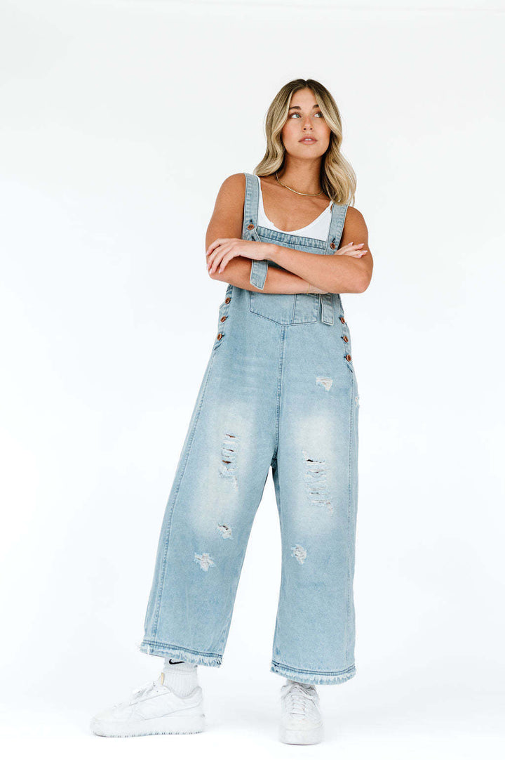 Women's casual washed denim overalls with rips and wide leg Mune Fashion