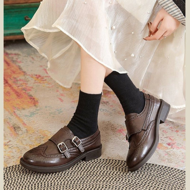 Women's loafers in brogue look with fringed cap and adjustable buckle Mune Fashion