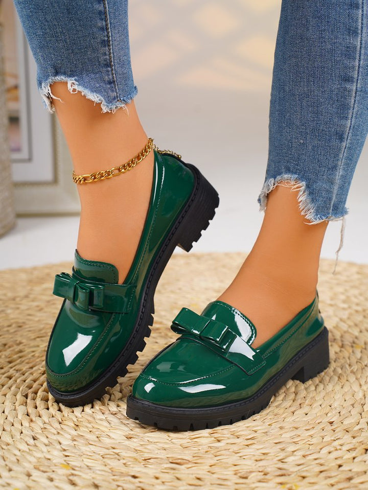 Damen Lack-Loafer mit dekorativem Riemchen und profilierter Gummisohle Mune Fashion