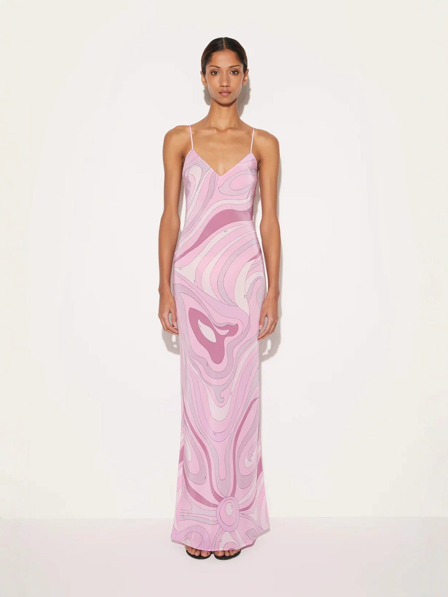 Ladies elegant slip maxi dress with V-neck, delicate spaghetti straps and retro graphic all-over print Mune Fashion