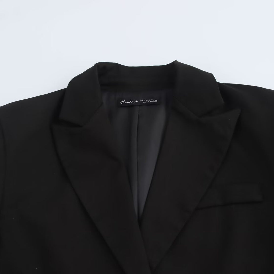 Women's Short Tailored Blazer with Notched Collar and Minimalist Silhouette Mune Fashion