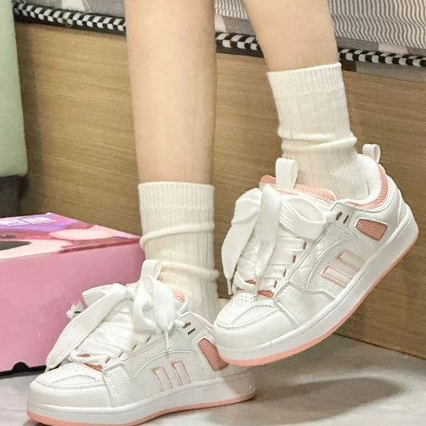 Ladies sporty sneakers with practical lacing and breathable mesh surface Mune Fashion