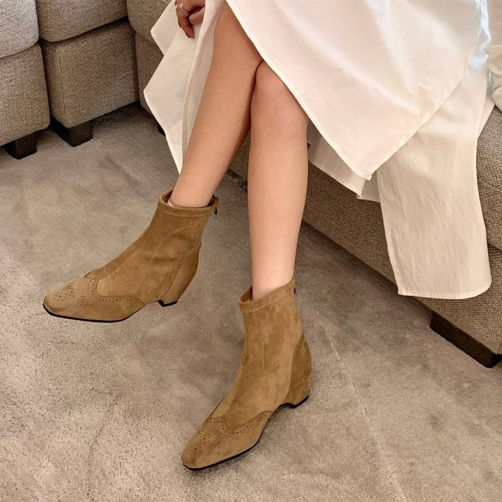 Women's elegant and comfortable ankle boots with block heel Mune Fashion