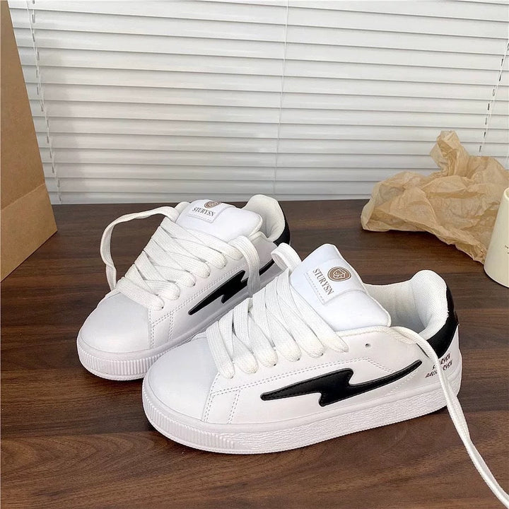Women's sneakers in sporty design with padded insole Mune Fashion