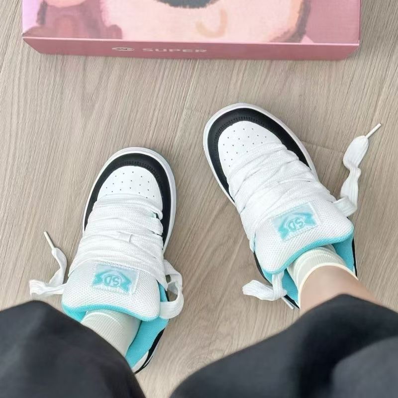 Women's sporty sneakers with breathable mesh upper and sturdy profile Mune Fashion