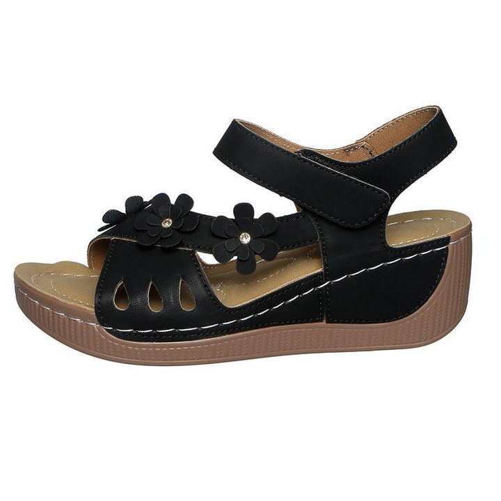 Women's Comfortable Sandals with Velcro Closure, Padded Insole and Flower Appliqué Mune Fashion