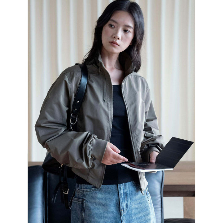 Women’s short lightweight windbreaker bomber jacket with stand-up collar and elastic cuffs Mune Fashion
