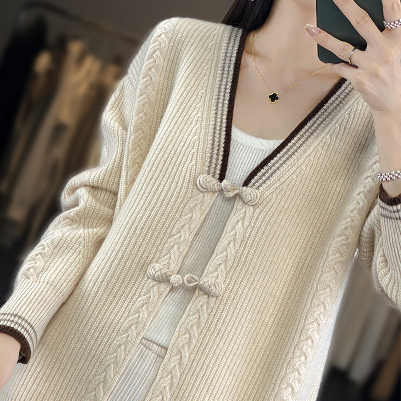 Women's knitted cardigan with cable pattern and decorative knot closures Mune Fashion