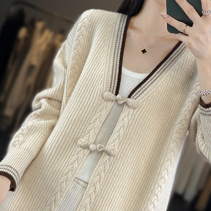 Women's knitted cardigan with cable pattern and decorative knot closures Mune Fashion
