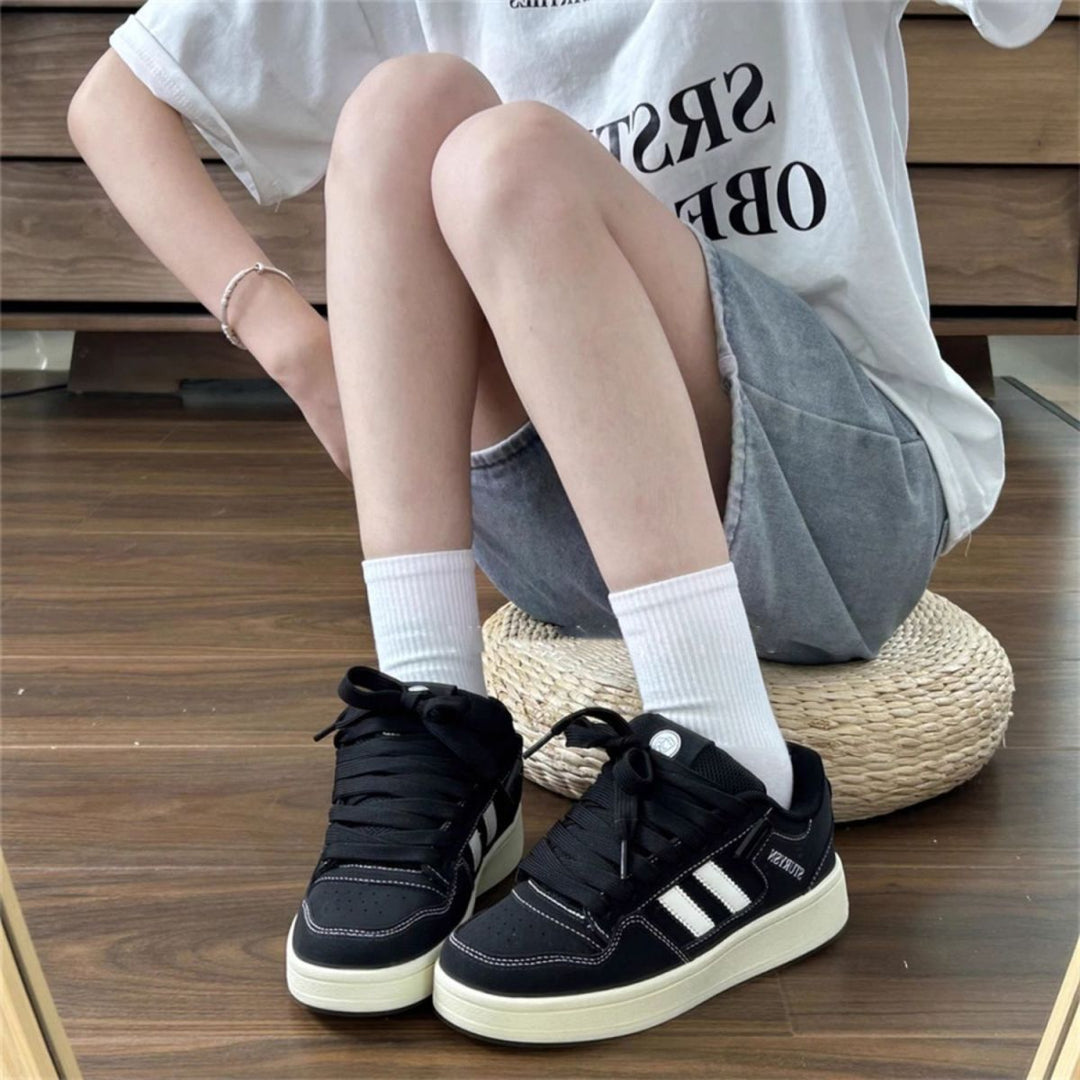 Women's sneakers in urban retro style with cushioned insole and slip-resistant outsole Mune Fashion