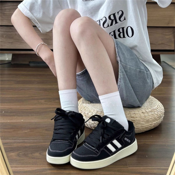 Women's sneakers in urban retro style with cushioned insole and slip-resistant outsole Mune Fashion