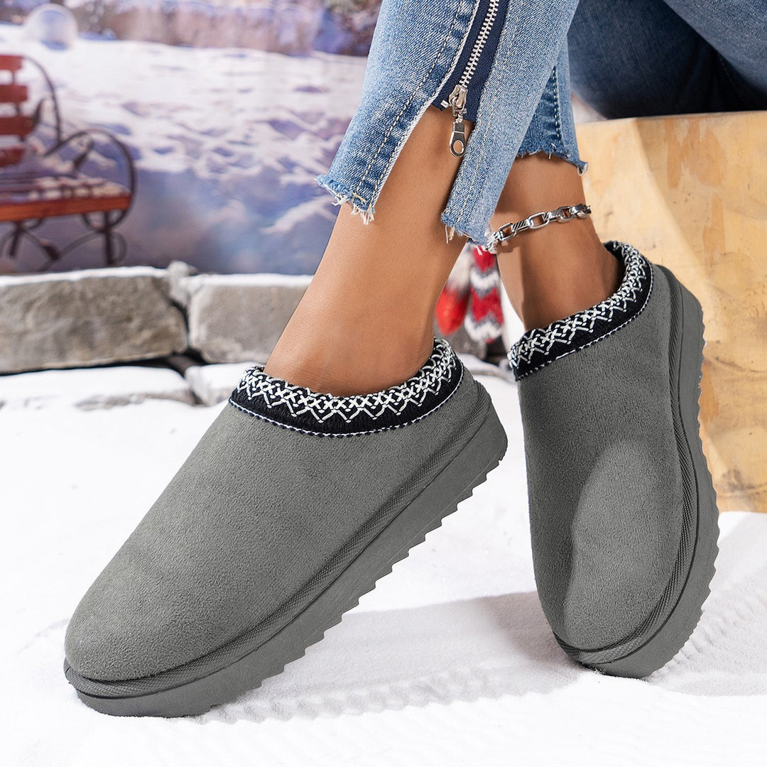 Women’s Lined Loafer Slippers made of Suede-Like Material with Embroidered Edge and Profiled Platform Mune Fashion