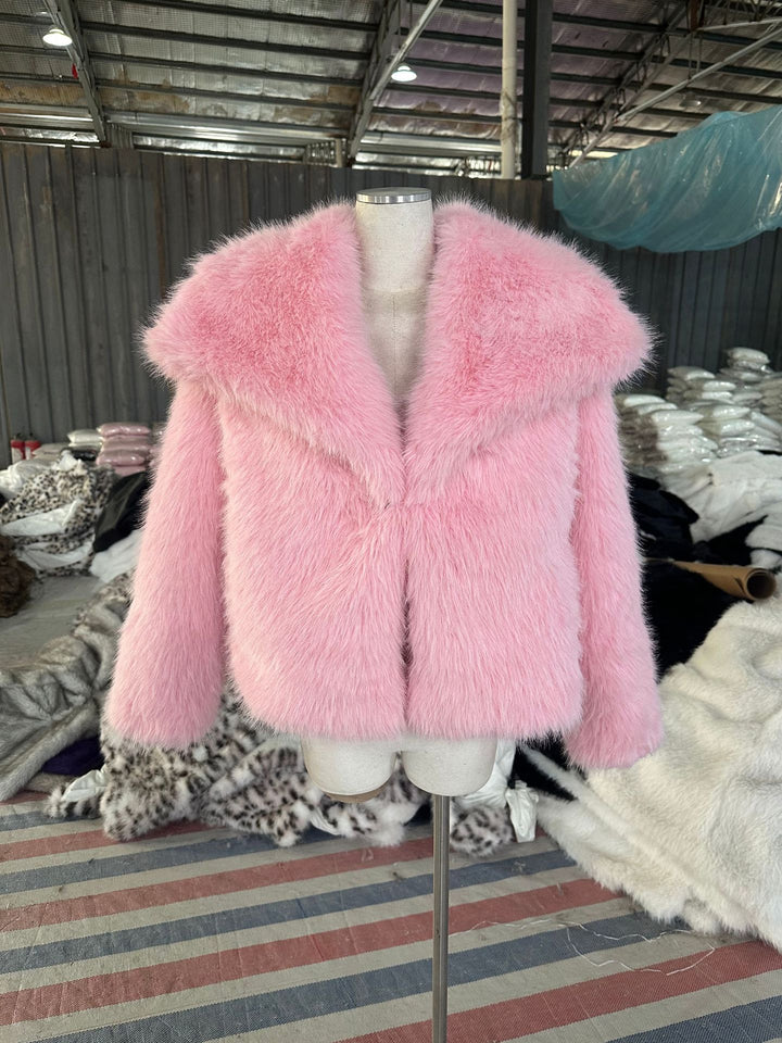 Women's short bolero in boxy cut made of vegan shaggy faux fur with XXL shawl collar Mune Fashion