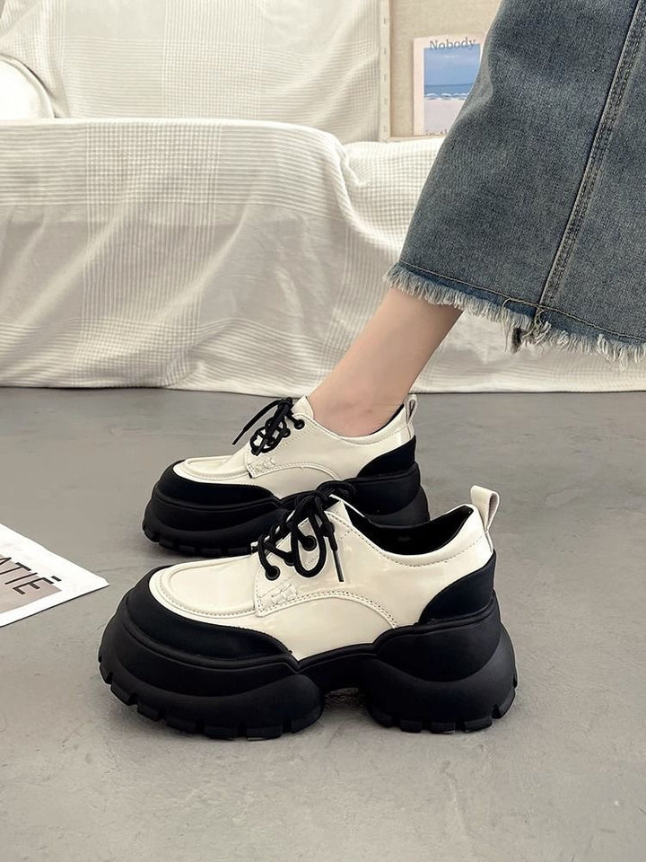 Ladies Platform Derby Shoes with Patent Look and Solid Profile Sole Mune Fashion