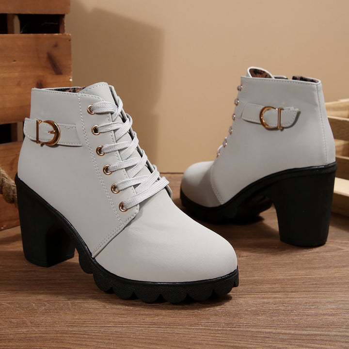 Women's ankle-high lace-up ankle boots with a sturdy block heel and profiled lug sole Mune Fashion