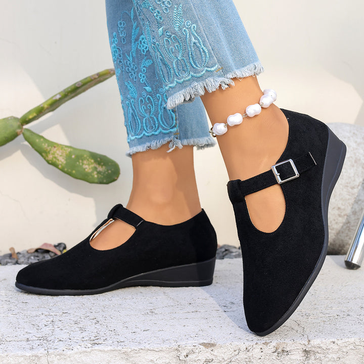 Ladies' wedge ballet flats with crisscross elastic straps and soft memory footbed Mune Fashion