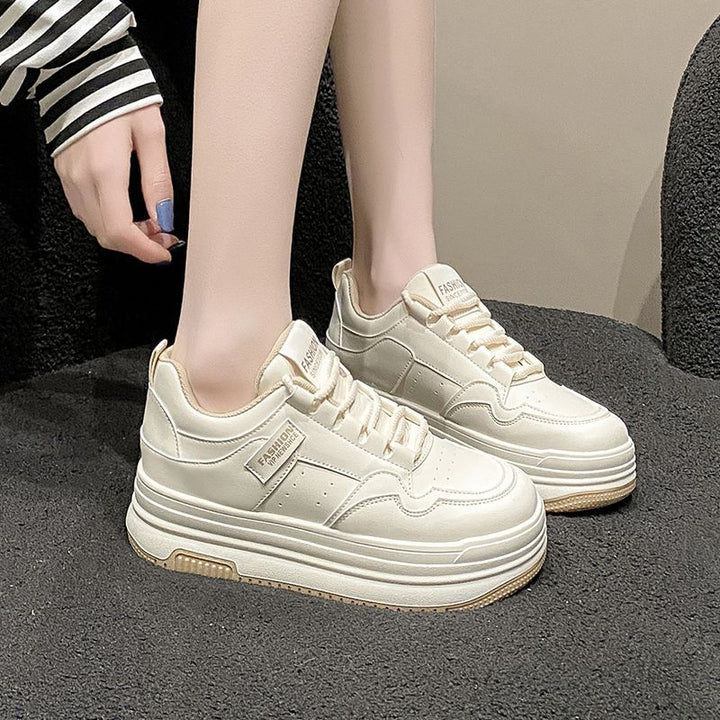 Ladies sneakers with modern platform design and breathable interior structure Mune Fashion