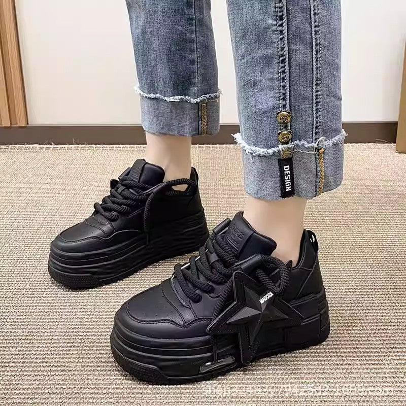 Women's sporty sneakers with trendy star motif and innovative cushioning Mune Fashion