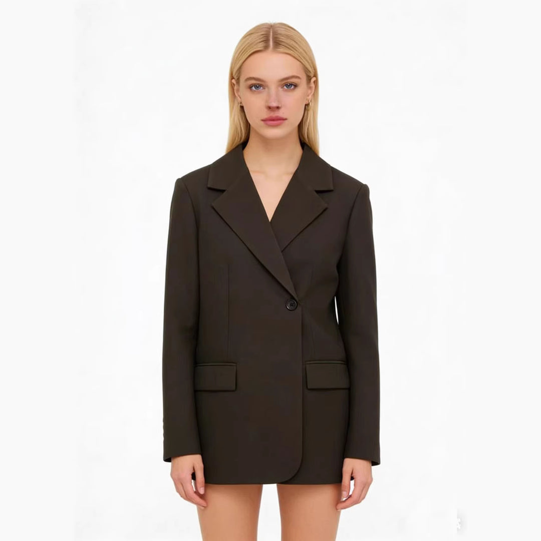 Women's tailored wool blend blazer with structured shoulder, single-breasted button placket and flap pockets Mune Fashion