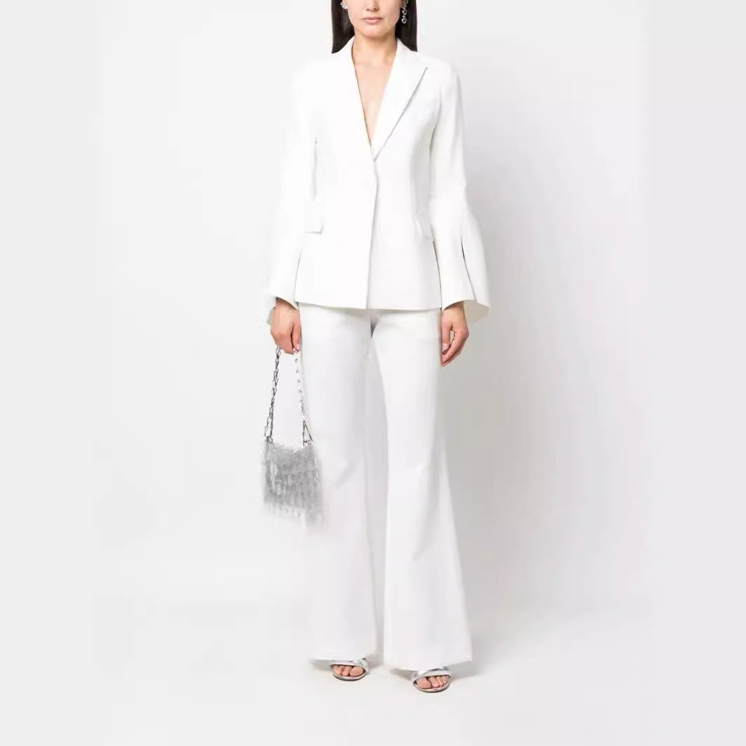 Ladies two-piece tailored suit with fitted single-breasted jacket and flared sleeve cuffs Mune Fashion