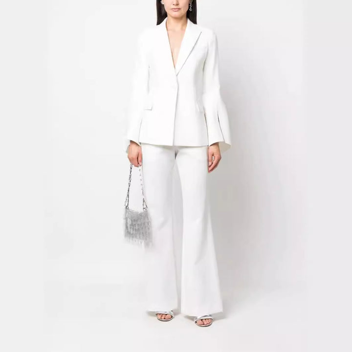 Ladies two-piece tailored suit with fitted single-breasted jacket and flared sleeve cuffs Mune Fashion