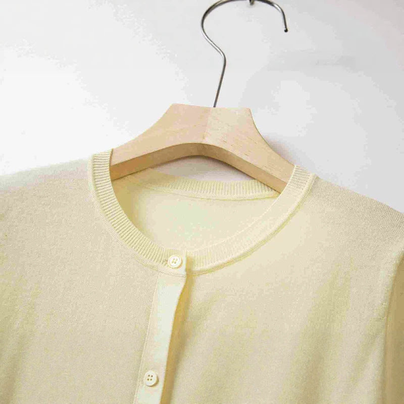Women's fine knit cardigan with round neckline and button placket Mune Fashion