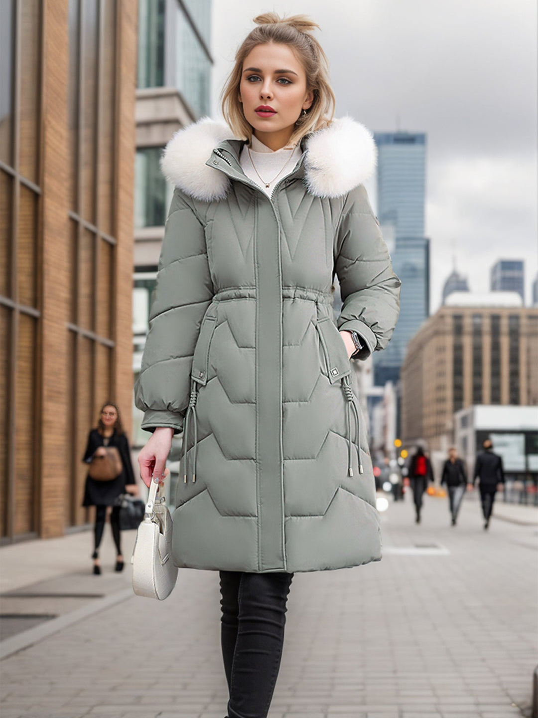 Ladies Elegant and Insulated Winter Coat with Detachable Faux Fur Collar Mune