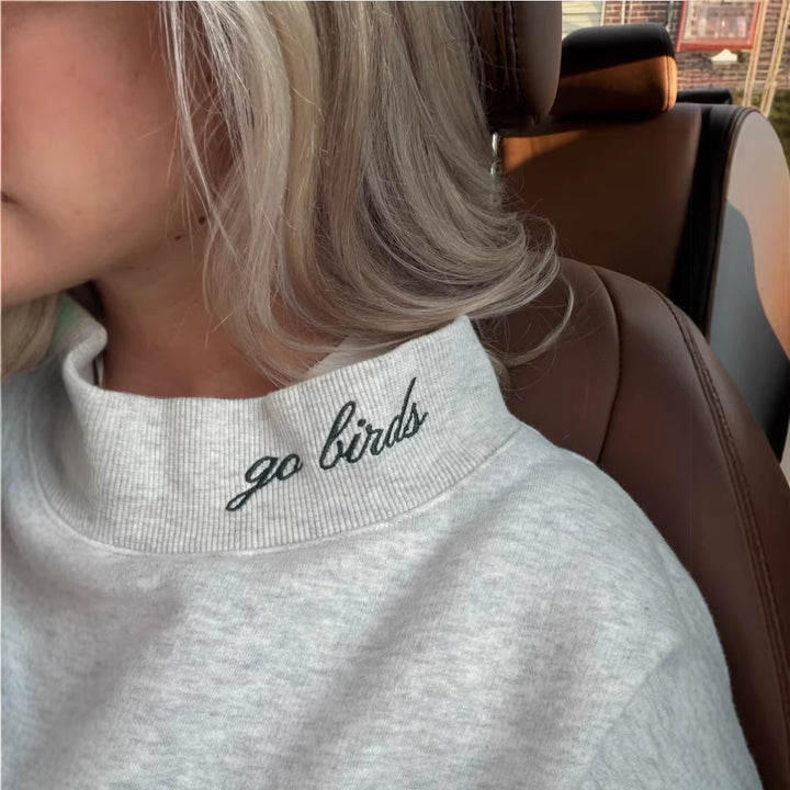 Women's oversized college sweatshirt with high stand-up collar and sewn-on lettering Mune Fashion