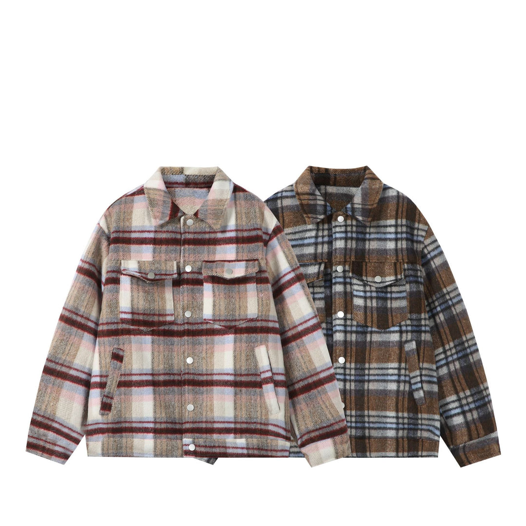 Women's short-cut checked overshirt jacket made of wool mix with snap button front and flap pockets.