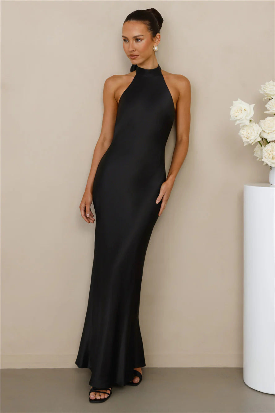 Women's Elegant Satin Maxi Dress with High Neck and Body-Hugging Cut Mune Fashion