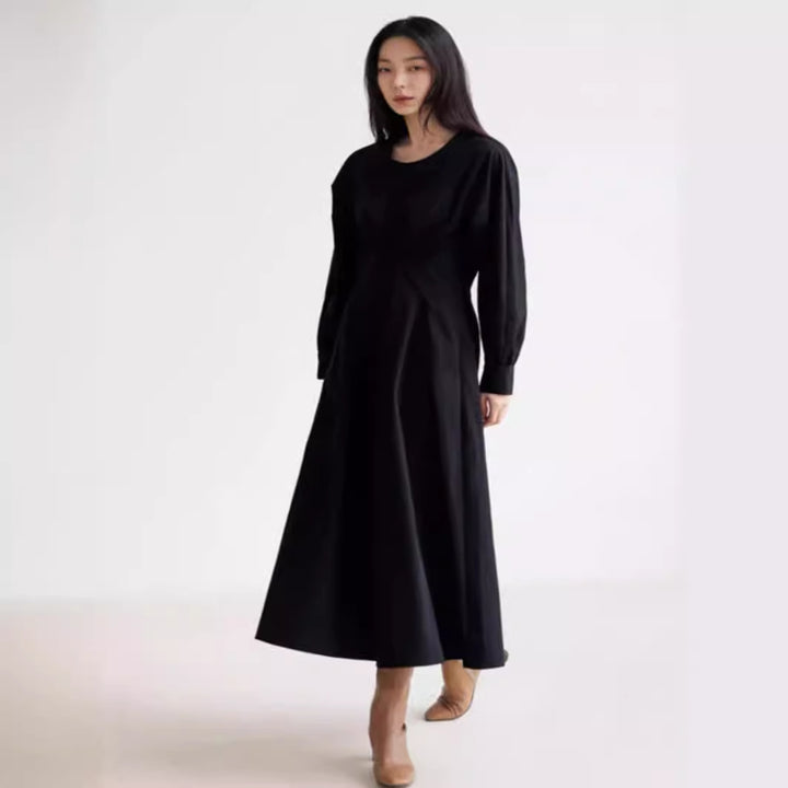 Women's maxi dress with waist darts, round neckline and voluminous cuffs Mune Fashion