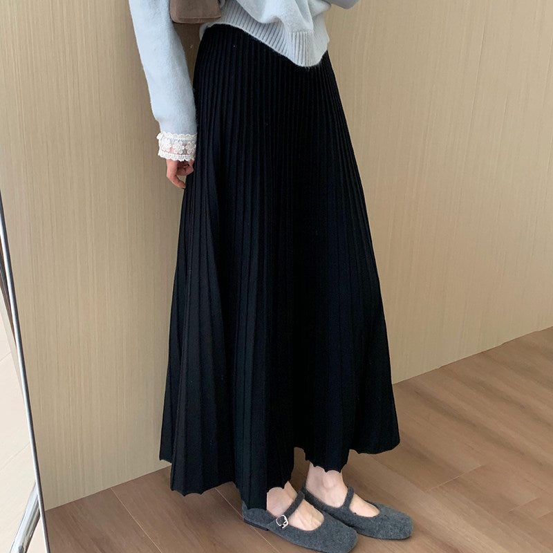 Women's Flowing Midi Skirt with Elegant Pleats Mune Fashion