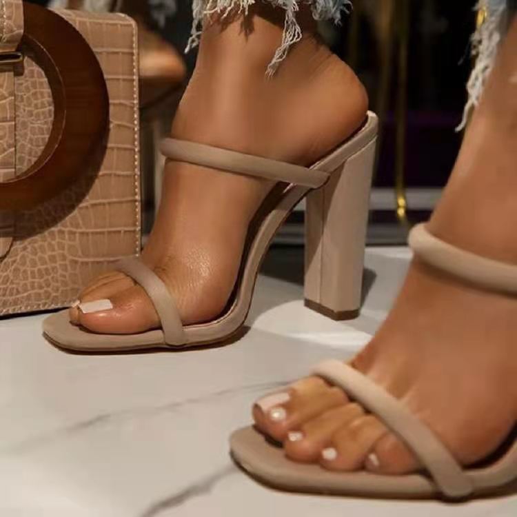 Women nan elegant slip-on sandal with square toe area, slender straps and stable block heel Mune Fashion
