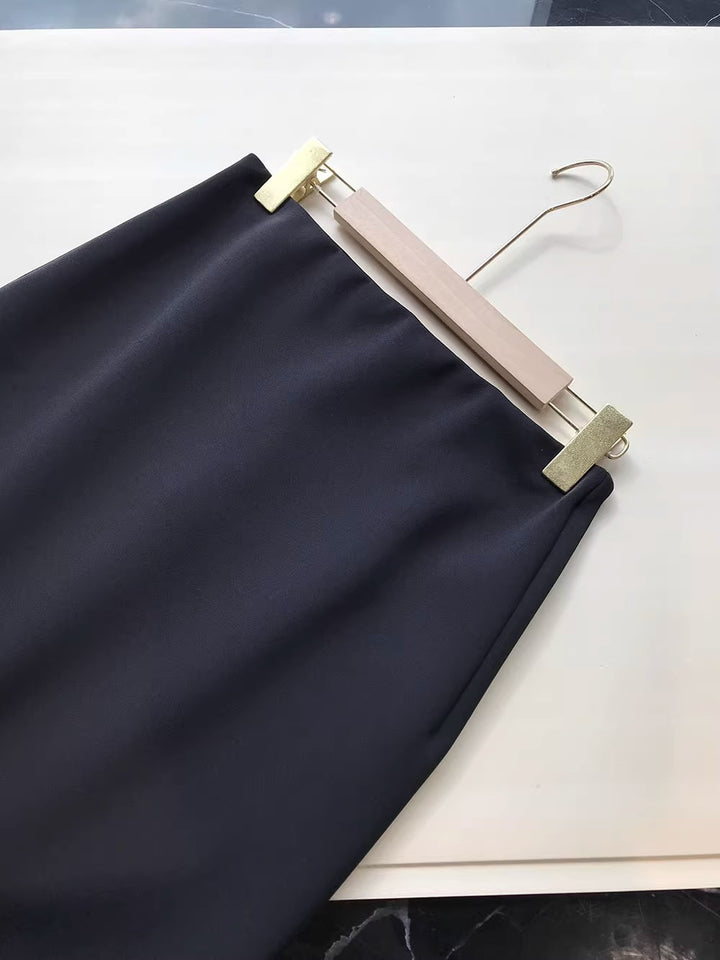 Women Elegant, Midi Skirt with High Waist and Figure-Hugging Cut Mune Fashion