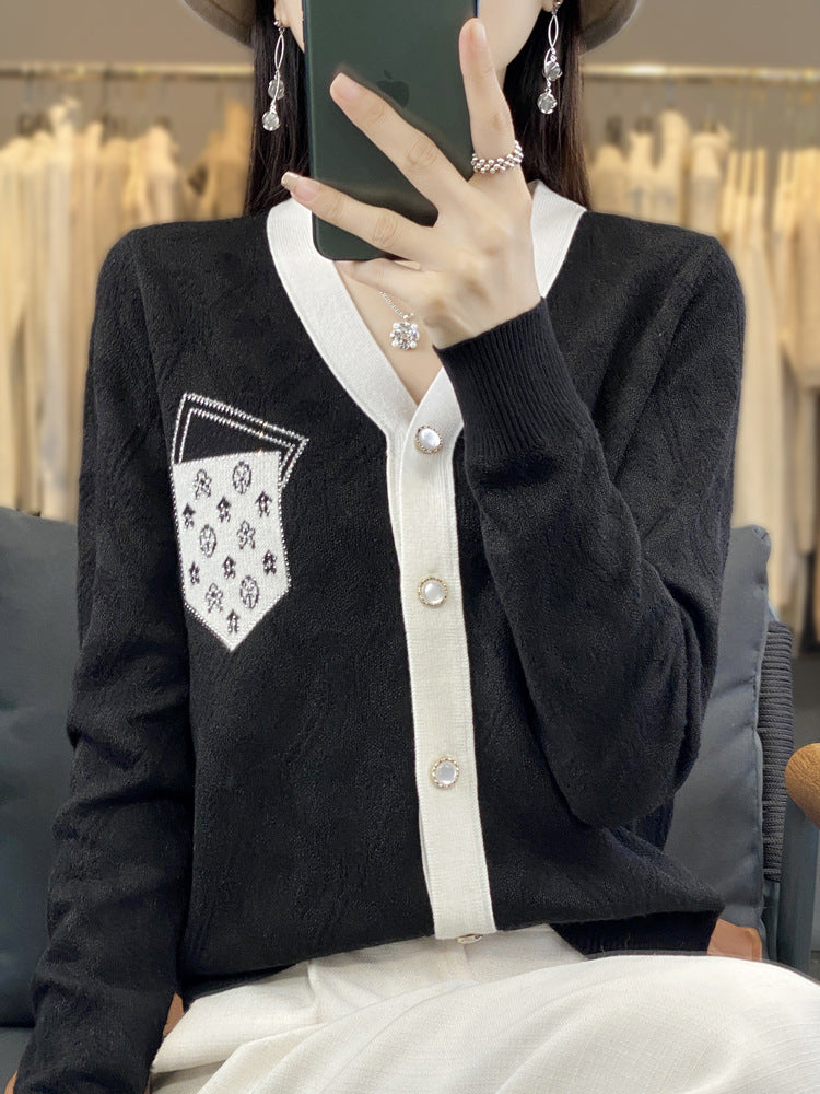 Women's Short-Cut V-Neck Cardigan with Pearlescent Buttons and Contrasted Breast Pocket Mune Fashion