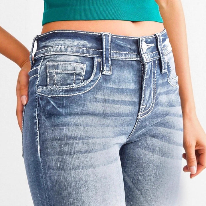 Women's cropped jeans in capri cut with high waist fit and subtle used wash Mune Fashion