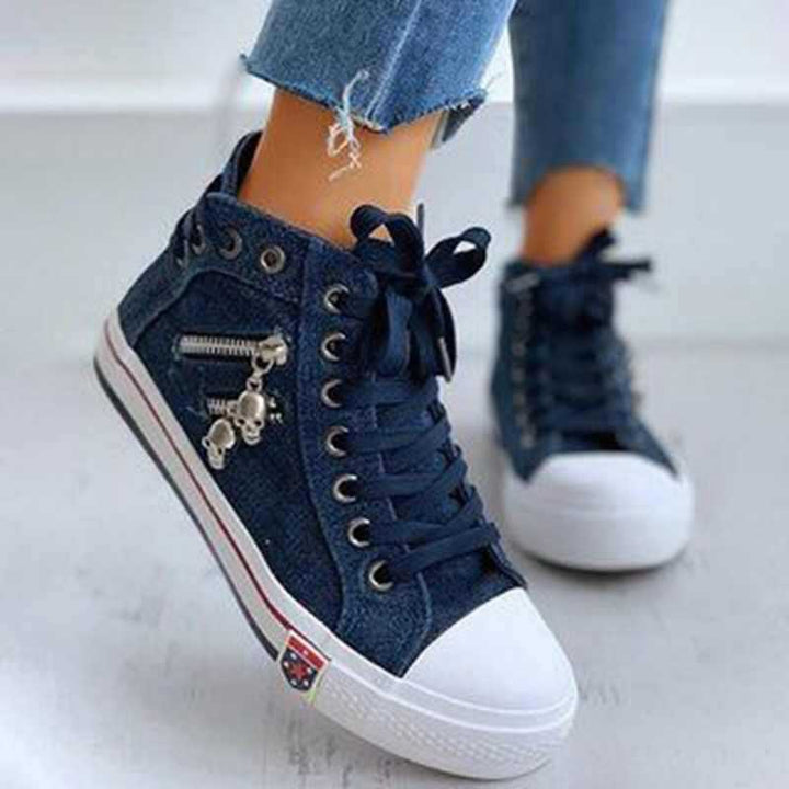 Ladies high sneaker in denim look with side zipper and decorative charms Mune Fashion