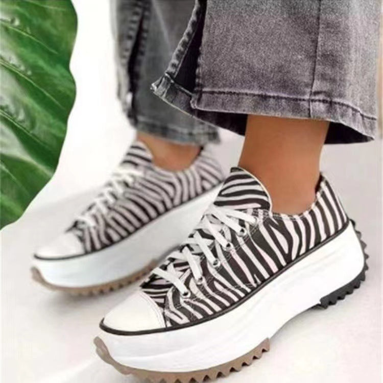 Women nan platform sneaker with serrated profile sole, canvas upper material and reinforced toe cap Mune Fashion
