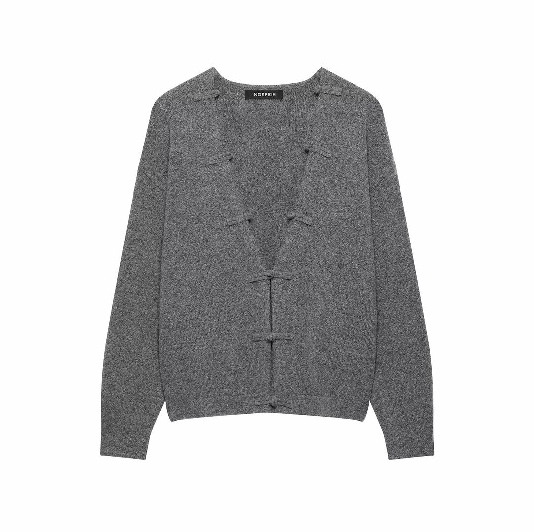 Women's chunky knitted cardigan with button closures and boxy silhouette Mune Fashion