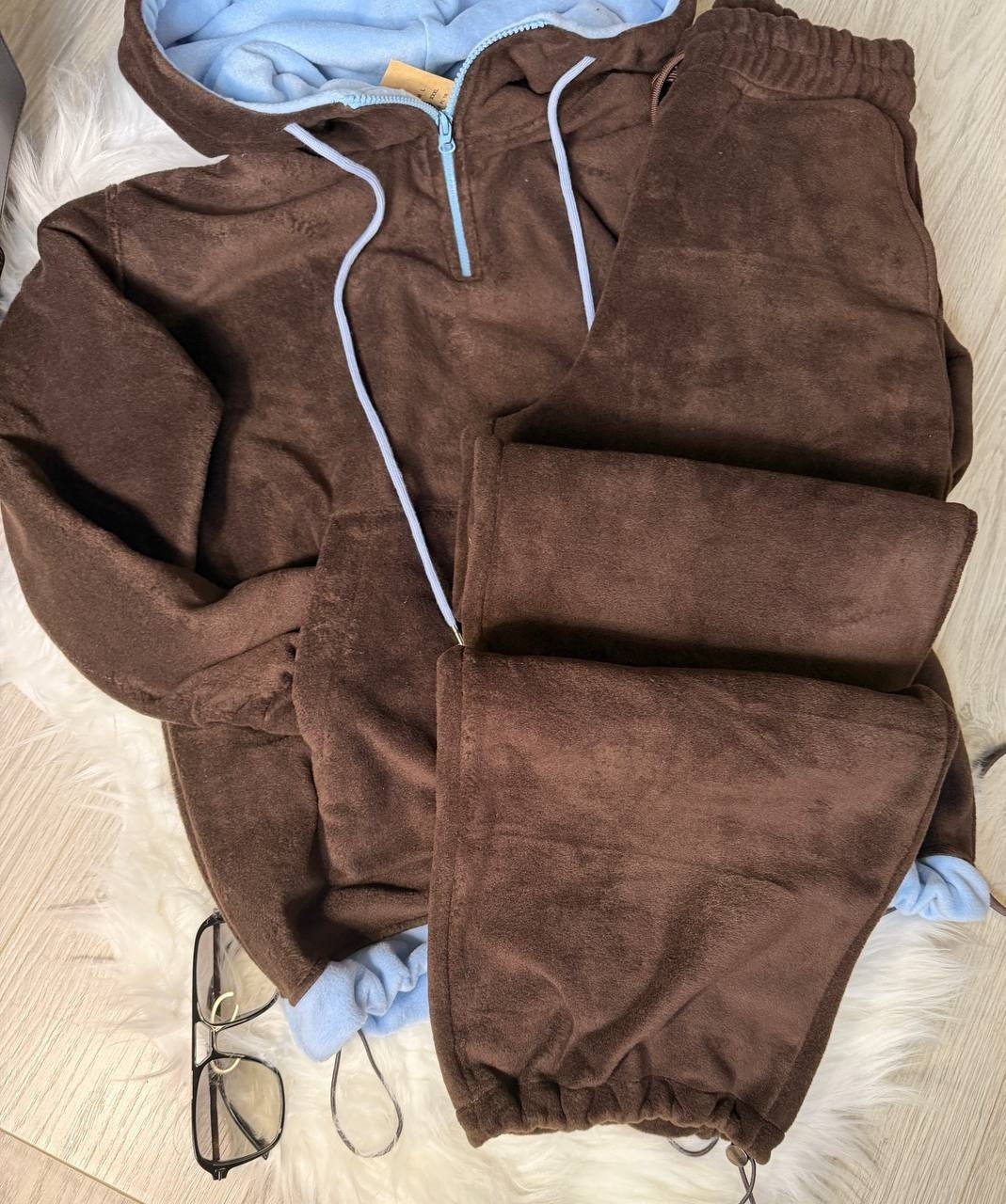 Women's fleece loungewear set with half front zip, lined hood and high cut comfort pants Mune Fashion