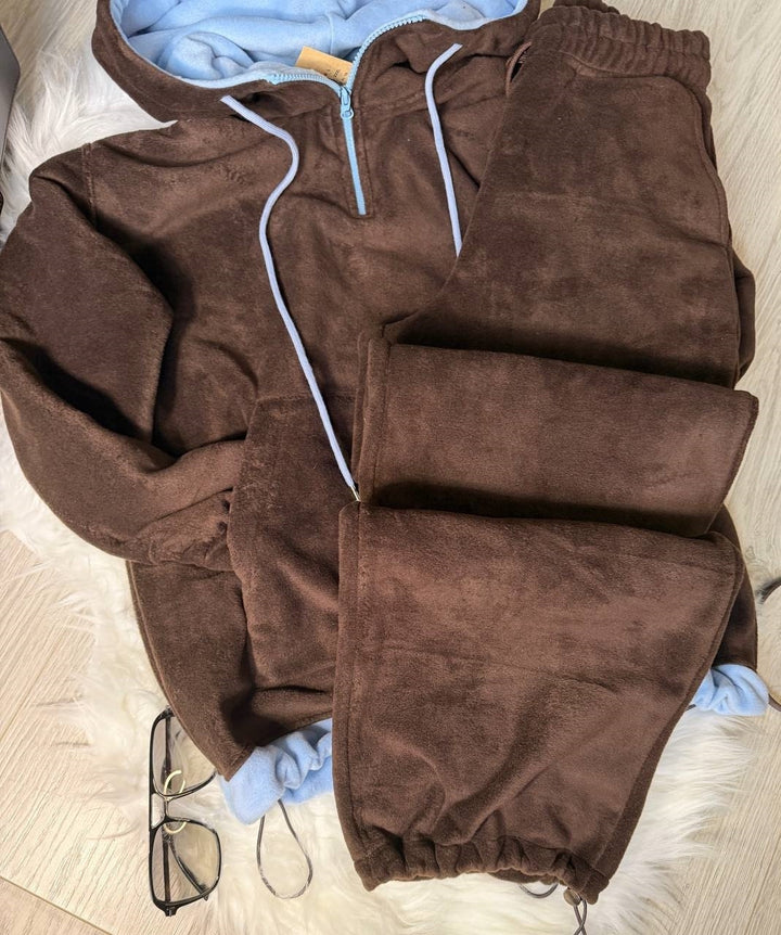 Women's fleece loungewear set with half front zip, lined hood and high cut comfort pants Mune Fashion