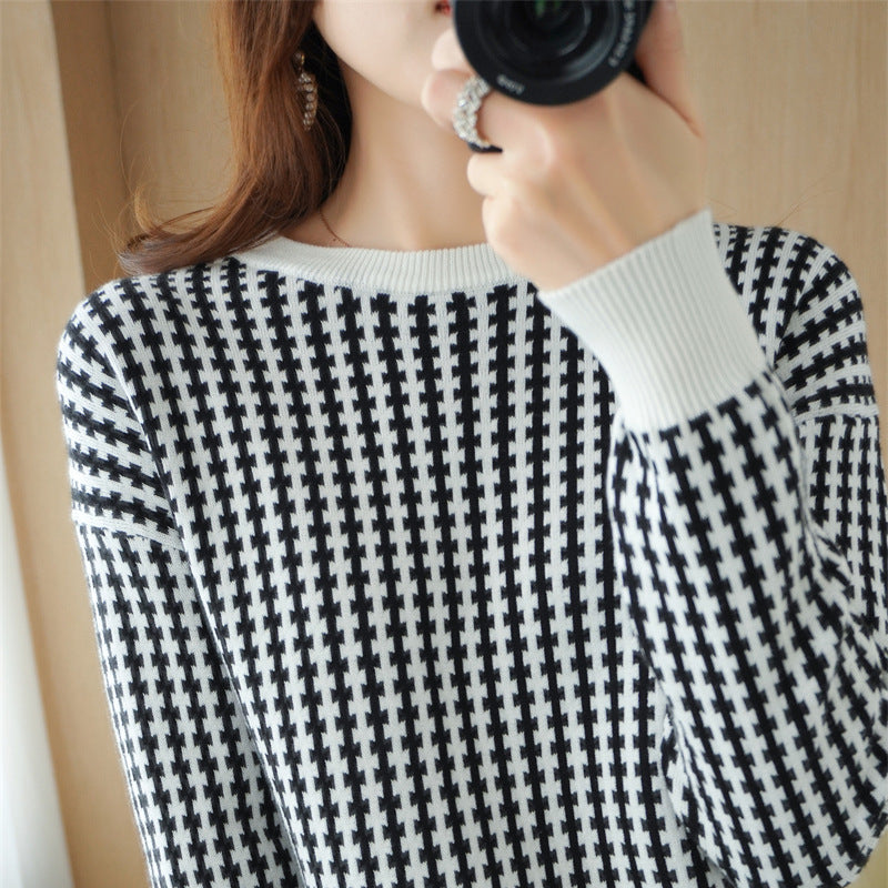 Women's Light Structural Knit Sweater with Houndstooth Pattern and Wide Ribbed Cuffs Mune Fashion