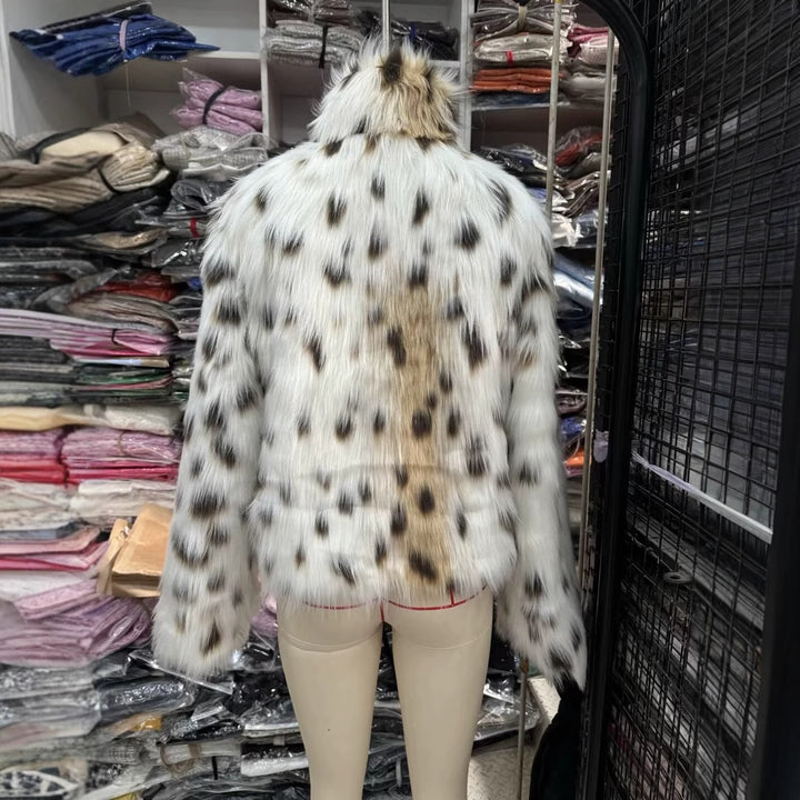 Ladies short-cut faux fur jacket in spotted pattern with stand-up collar and warming padding Mune Fashion