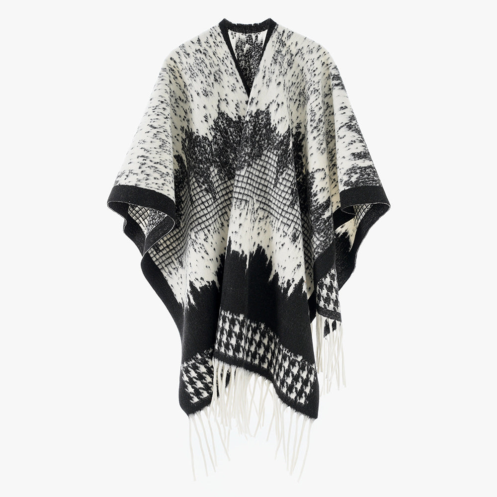 Women's Monochrome Jacquard Cape Poncho made of Wool Blend with Fringe and Oversize Fall Mune Fashion