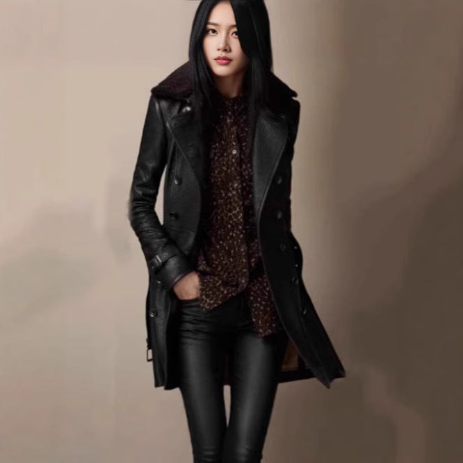 Women's long coat made of nappa leather with contrasting lambskin collar and tailored cut Mune Fashion